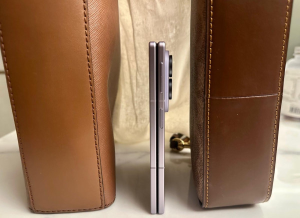 Galaxy Z Fold 8 銷情超預期！傳 Samsung 急加產 100 萬部　寬摺機成新主力