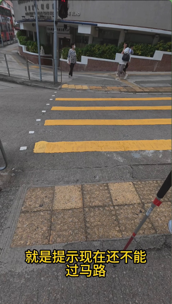 內地視障客實測香港無障礙!激讚港鐵盲道直通閘機 揭1神級設施應推全國
