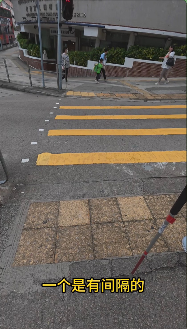 內地視障客實測香港無障礙！激讚港鐵盲道直通閘機 揭1神級設施應推全國