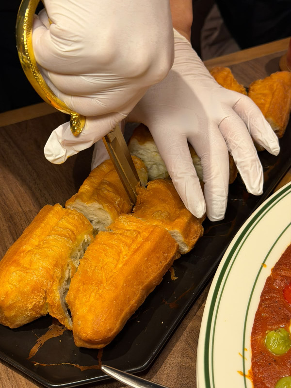 港島美食｜新派粵菜「八玥翡翠」登場！必食爆膏蟹肉餅＋火燄黑叉燒／重現懷舊點心車 (1招免費食蔥油脆皮雞)