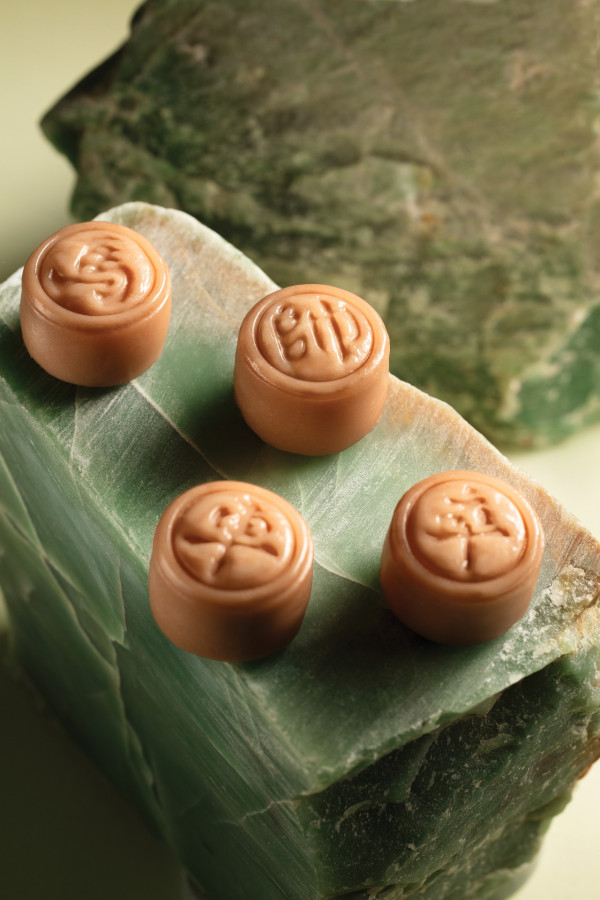 港島美食｜新派粵菜「八玥翡翠」登場！必食爆膏蟹肉餅＋火燄黑叉燒／重現懷舊點心車 (1招免費食蔥油脆皮雞)