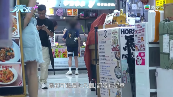 葵涌广场童党霸路吸烟打架！冰糖葫芦店老板娘否认包庇 竟辩称CCTV是AI片？