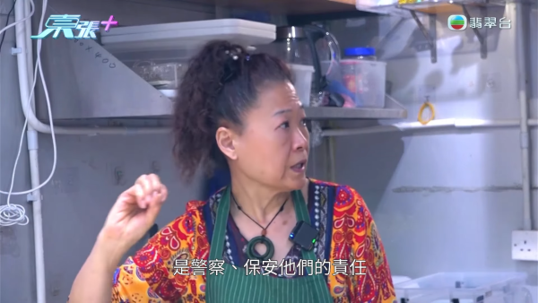 葵涌广场童党霸路吸烟打架!冰糖葫芦店老板娘否认包庇 竟辩称CCTV是AI片?