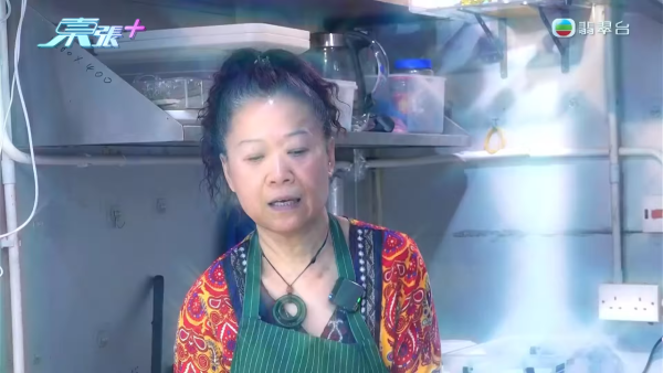 葵涌广场童党霸路吸烟打架!冰糖葫芦店老板娘否认包庇 竟辩称CCTV是AI片?