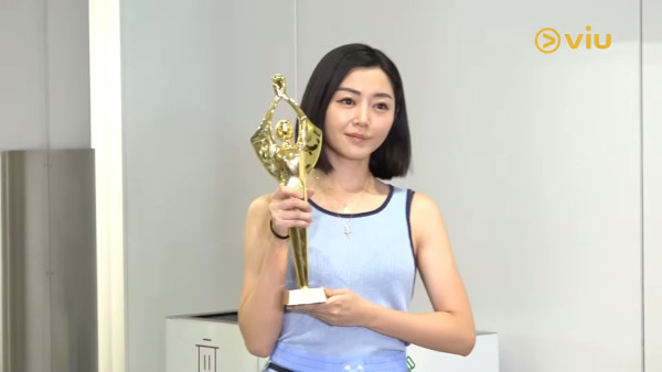 衛詩雅親身還原嘴唇割傷恐怖瞬間！伸脷舔驚覺裂開失去知覺：唔敢睇個傷口