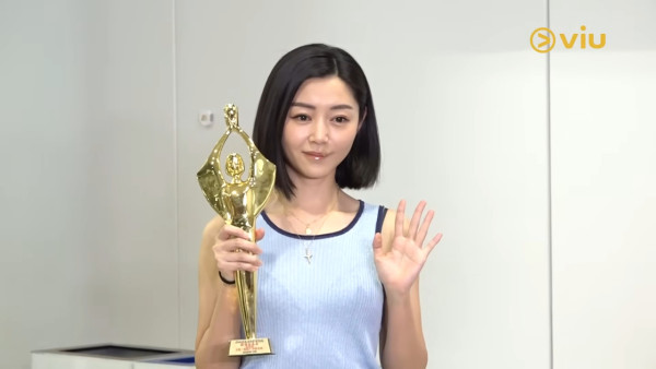 衛詩雅親身還原嘴唇割傷恐怖瞬間！伸脷舔驚覺裂開失去知覺：唔敢睇個傷口