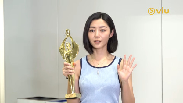 衛詩雅親身還原嘴唇割傷恐怖瞬間！伸脷舔驚覺裂開失去知覺：唔敢睇個傷口