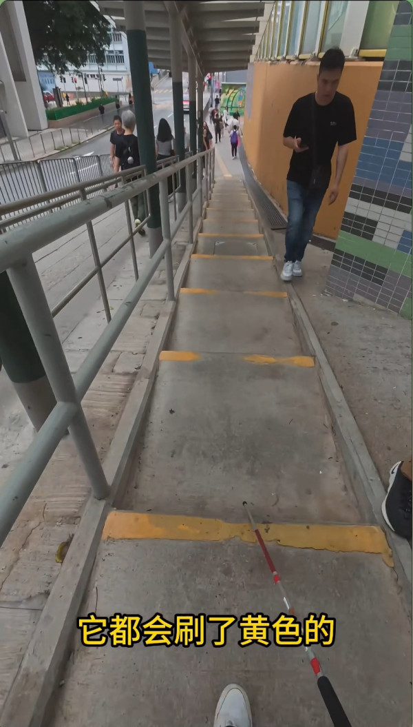 內地視障客實測香港無障礙！激讚港鐵盲道直通閘機 揭1神級設施應推全國