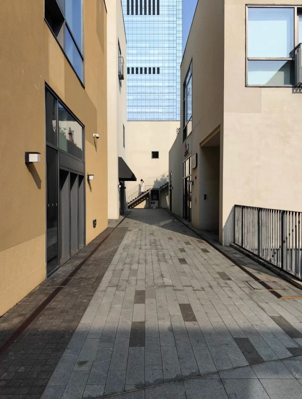 深業上城Loft小鎮 (圖片來源:小紅書@水白不宅家) 深圳免費隱秘打卡位6大推薦 絕美布拉格鐘樓/荷蘭風車市集/綠皮火車 附交通地址