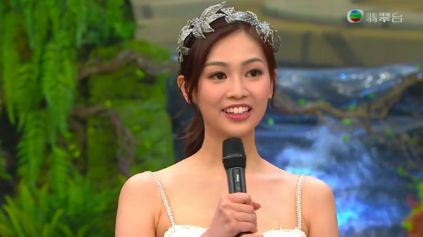 郭柏妍原相機真實素顏曝光仲靚過化妝！一部位竟被網民嫌棄很假：唔好再咁