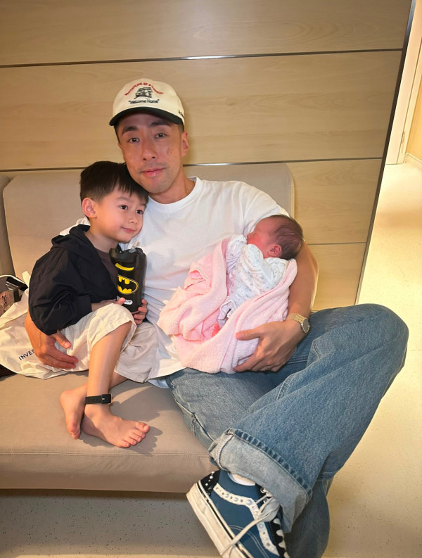 32歲女藝人IG曝喜訊宣佈平安誕女!溫馨晒餵母乳照:歡迎來到這世界