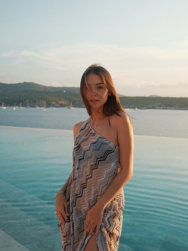 32歲女藝人IG曝喜訊宣佈平安誕女!溫馨晒餵母乳照:歡迎來到這世界