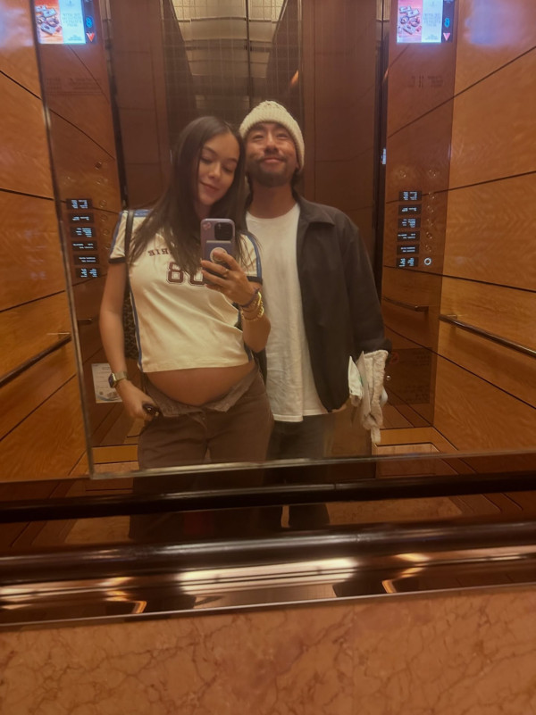 32歲女藝人IG曝喜訊宣佈平安誕女！溫馨晒餵母乳照：歡迎來到這世界