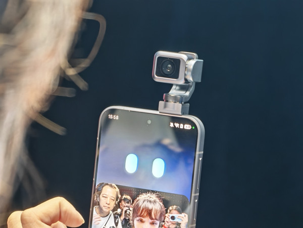 HONOR Robot Phone 發佈會直擊：4DoF 鈦合金機械雲台 + ARRI 電影級色彩上手玩 萬元有找開創旗艦新標準