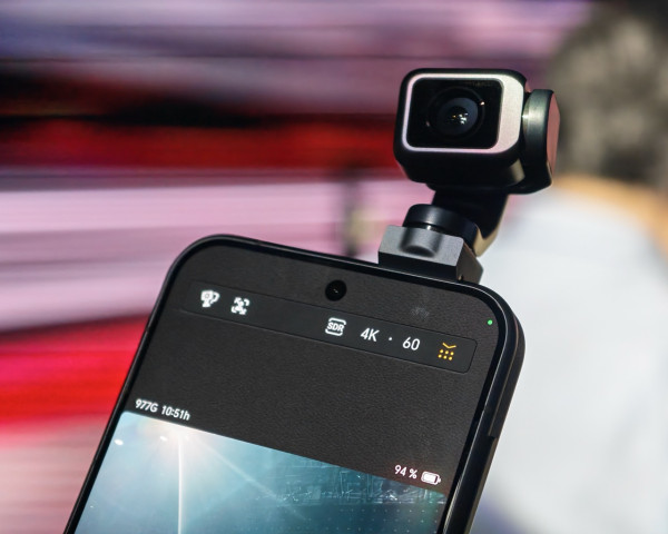 HONOR Robot Phone 發佈會直擊：4DoF 鈦合金機械雲台 + ARRI 電影級色彩上手玩 萬元有找開創旗艦新標準