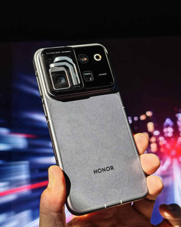 HONOR Robot Phone 發佈會直擊：4DoF 鈦合金機械雲台 + ARRI 電影級色彩上手玩 萬元有找開創旗艦新標準