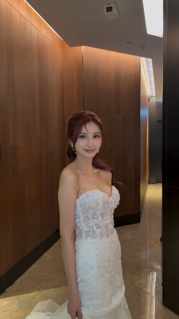 沈殷怡突晒低胸透視婚紗谷出心形胸！葫蘆身材晒神級腰臀比例獲讚正過AI！