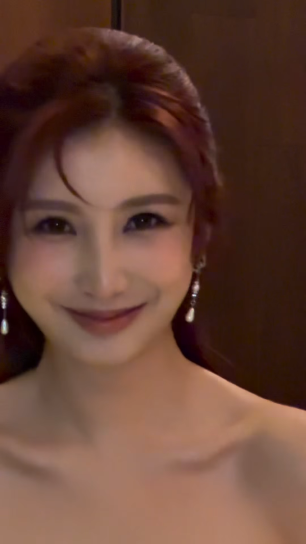 沈殷怡突晒低胸透視婚紗谷出心形胸！葫蘆身材晒神級腰臀比例獲讚正過AI！