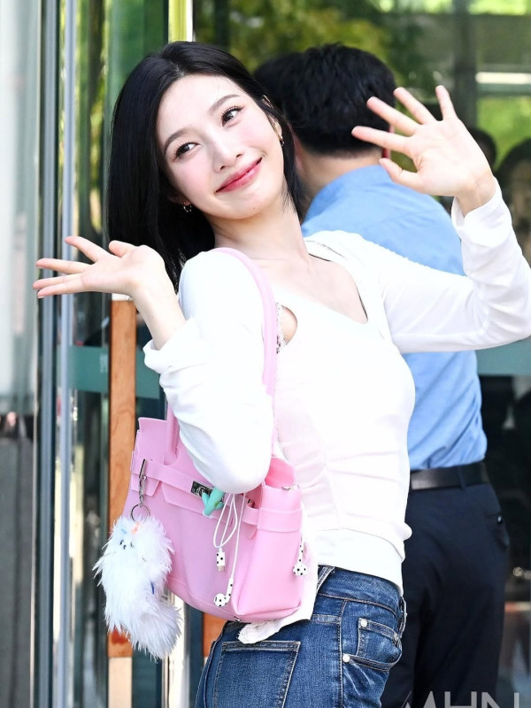 韓國Y2K熱潮！果凍風格手袋推介 女團同款、平價版Birkin、夏日出遊打卡必備 