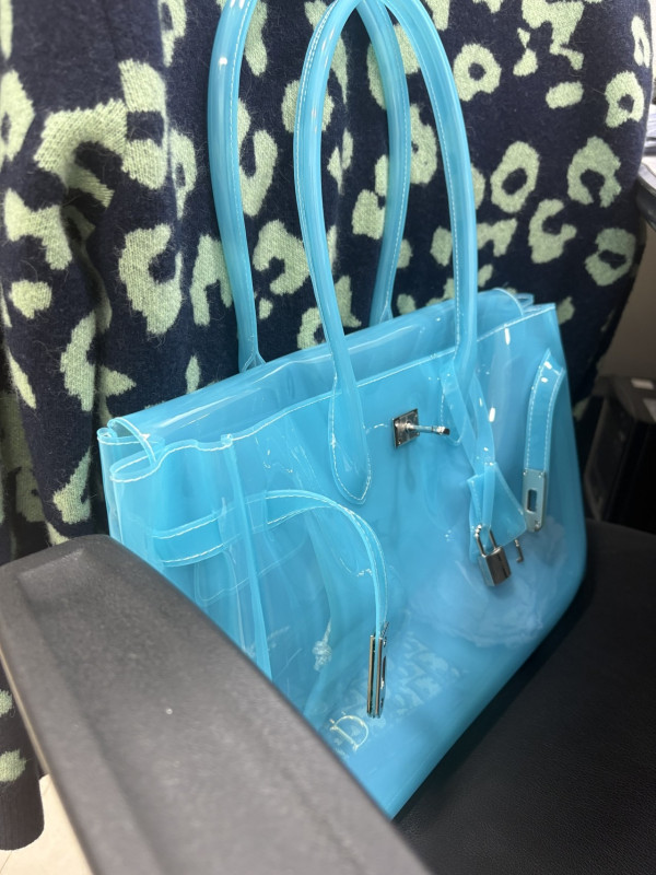 韓國Y2K熱潮！果凍風格手袋推介 女團同款、平價版Birkin、夏日出遊打卡必備 