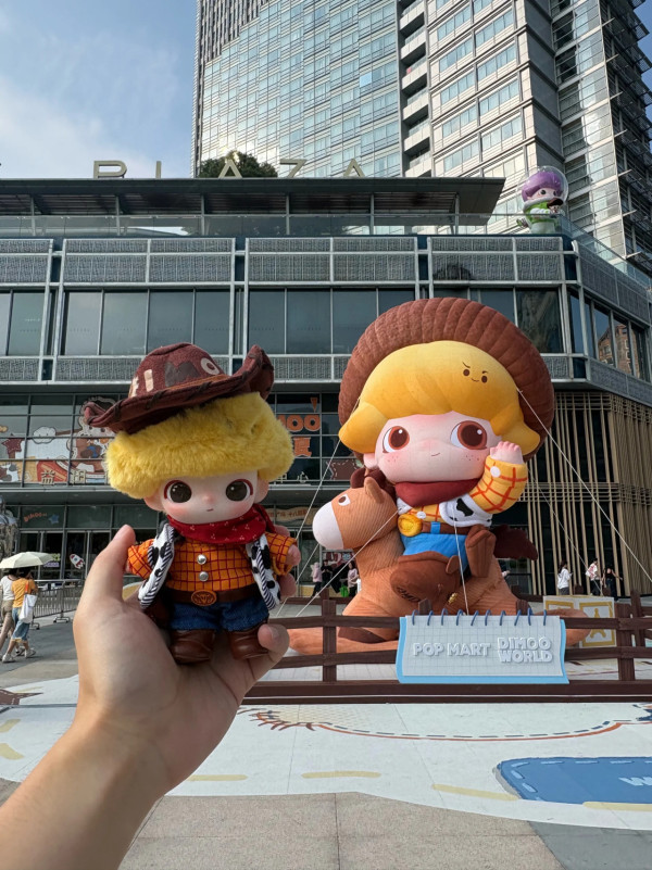 POP MART x DIMOO WORLD x PIXAR聯名展登陸南山！打卡多個人氣角色、巨型胡迪＋巴斯光年 