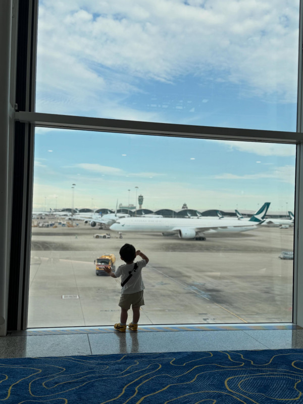 麥明詩快閃旅行晒母子海灘泳照！34歲真實素顏曝光孖辮look似18歲