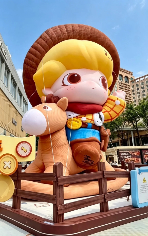 POP MART x DIMOO WORLD x PIXAR聯名展登陸南山！打卡多個人氣角色、巨型胡迪＋巴斯光年 