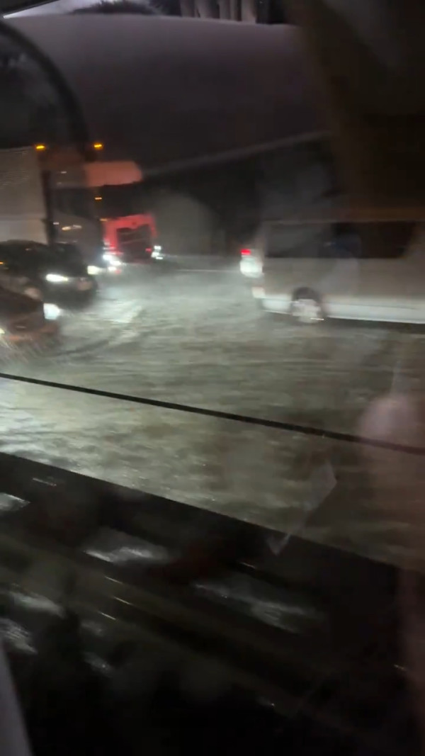 千葉暴雨釀成至少六人死亡 交通嚴重癱瘓成田特快全日停駛 成田機場逾7,000人滯留 