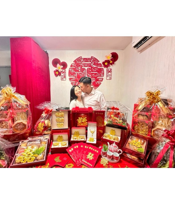 前TVB氣質主播公佈結婚喜訊過大禮！豪晒3層金豬牌金器陣！未婚夫肉緊錫錫閃爆