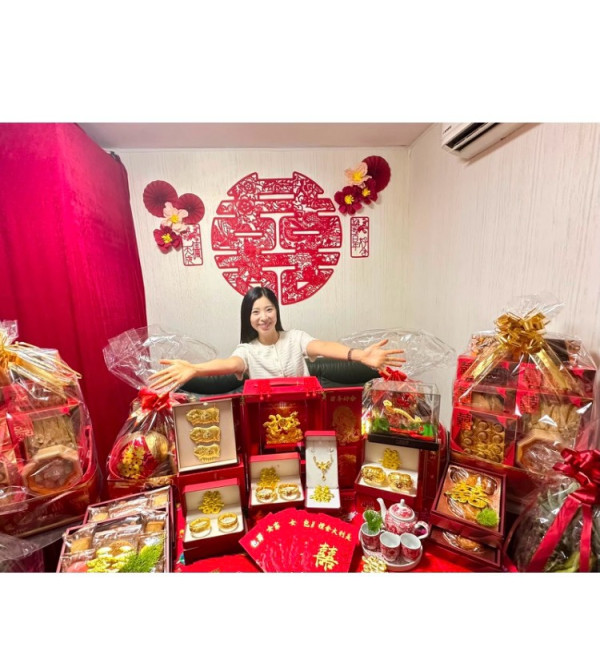 前TVB氣質主播公佈結婚喜訊過大禮！豪晒3層金豬牌金器陣！未婚夫肉緊錫錫閃爆