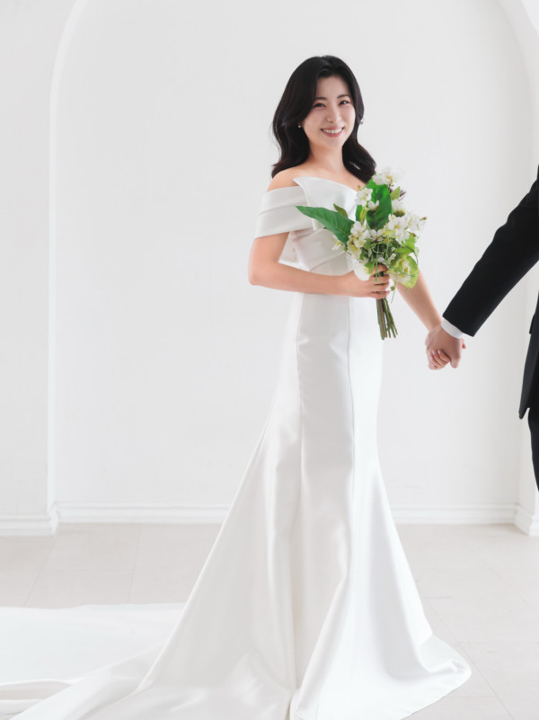 前TVB氣質主播公佈結婚喜訊過大禮！豪晒3層金豬牌金器陣！未婚夫肉緊錫錫閃爆
