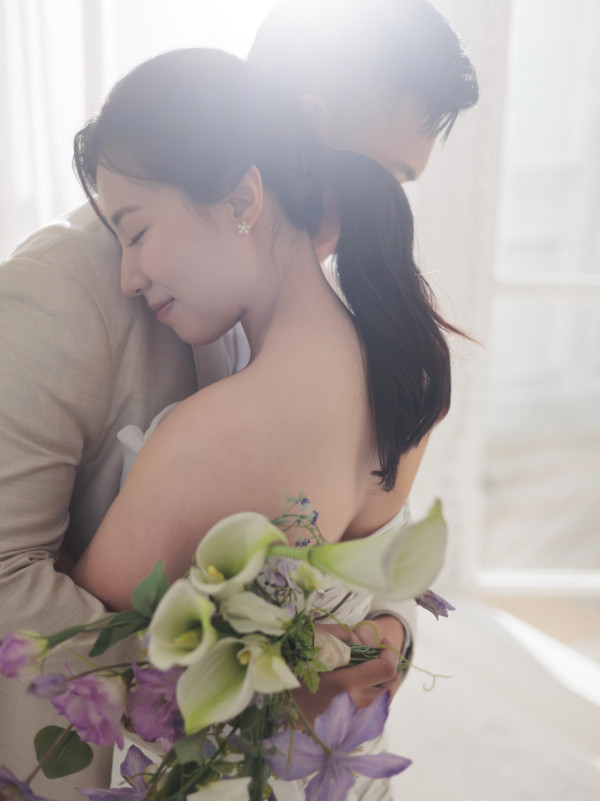 前TVB氣質主播公佈結婚喜訊過大禮！豪晒3層金豬牌金器陣！未婚夫肉緊錫錫閃爆