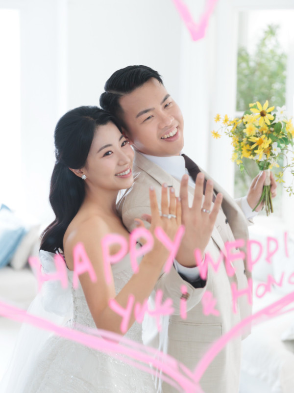前TVB氣質主播公佈結婚喜訊過大禮！豪晒3層金豬牌金器陣！未婚夫肉緊錫錫閃爆