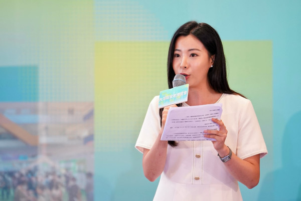 前TVB氣質主播公佈結婚喜訊過大禮！豪晒3層金豬牌金器陣！未婚夫肉緊錫錫閃爆