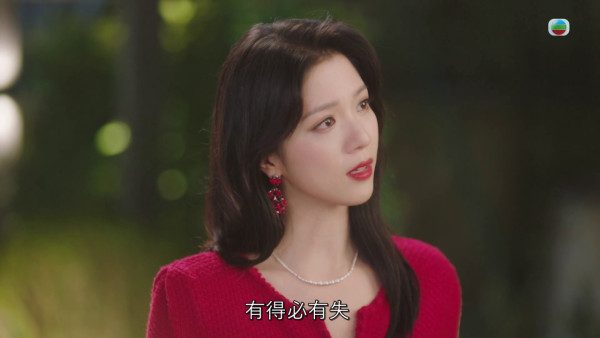 夫妻的博弈陳曉華角色全解構：霸氣千金女強人造型藏魔鬼細節 紅唇貴氣女人味滿瀉