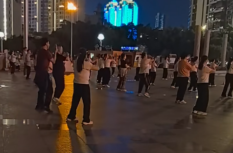 内地禁广场舞噪音!违规最高罚2万元 网友大赞德政:何时到香港