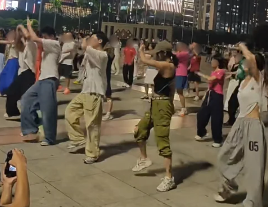 内地禁广场舞噪音!违规最高罚2万元 网友大赞德政:何时到香港
