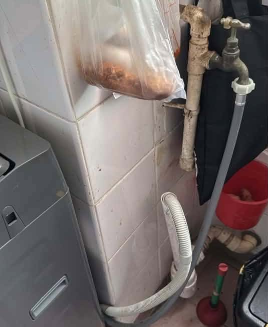 公屋厨房怪则!水龙头设石砖台上?户主苦问洗衣机放台面?过来人贴图揭正确摆法