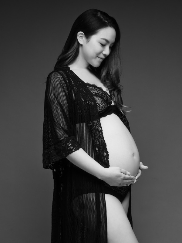 30岁女艺人晒大肚照怀孕报喜一索得男！淡出幕前成同届港姐首位准妈妈