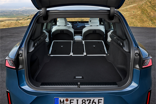 全新「BMW iX3」純電SUV正式登陸香港！805km超長續航/全景巨幕/規格/一換一價錢一覽