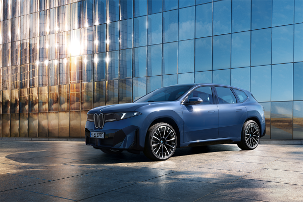 全新「BMW iX3」純電SUV正式登陸香港！805km超長續航/全景巨幕/規格/一換一價錢一覽