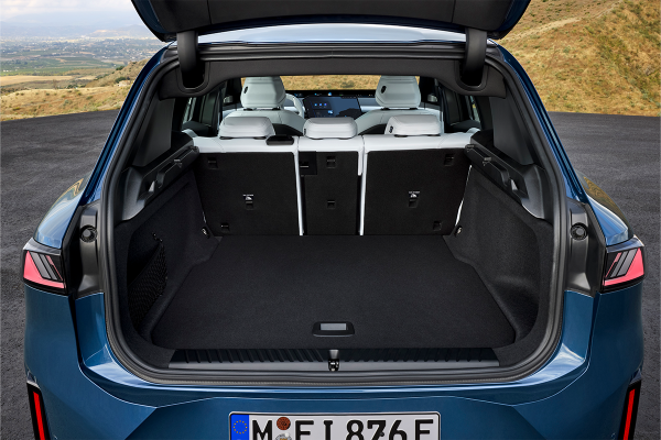 全新「BMW iX3」純電SUV正式登陸香港！805km超長續航/全景巨幕/規格/一換一價錢一覽