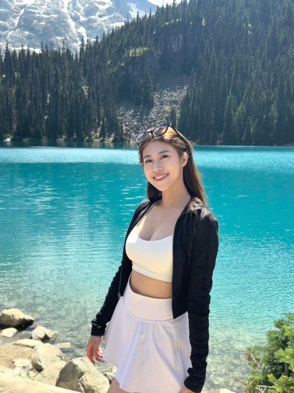 26歲TVB性感小花突晒婚紗照疑曝喜訊！露5吋事業線網民激動狂賀：咁突然