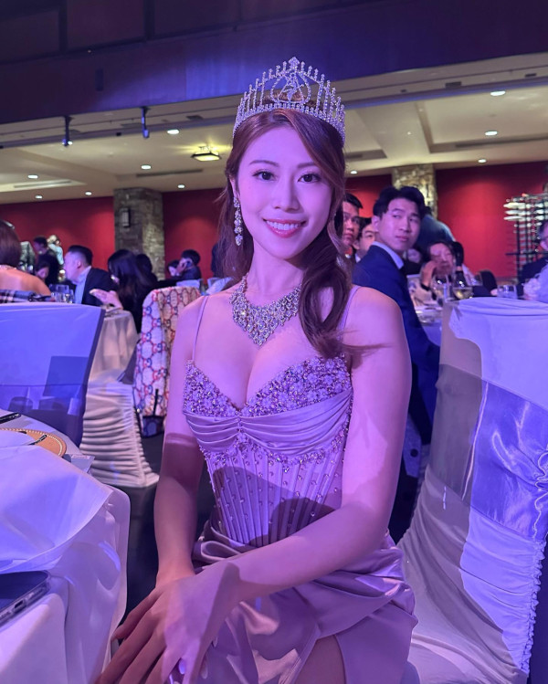 26歲TVB性感小花突晒婚紗照疑曝喜訊！露5吋事業線網民激動狂賀：咁突然