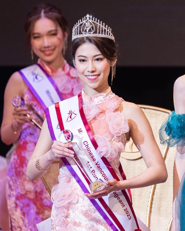 26歲TVB性感小花突晒婚紗照疑曝喜訊！露5吋事業線網民激動狂賀：咁突然