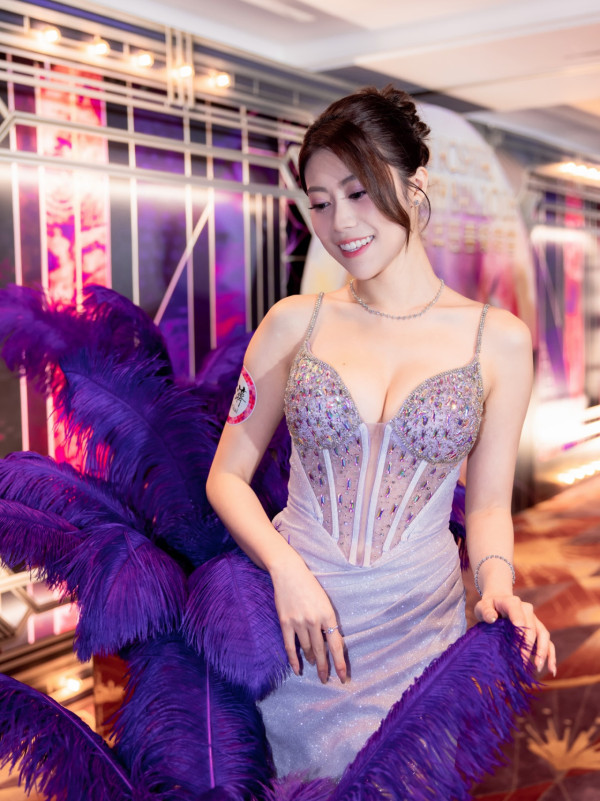 26歲TVB性感小花突晒婚紗照疑曝喜訊！露5吋事業線網民激動狂賀：咁突然