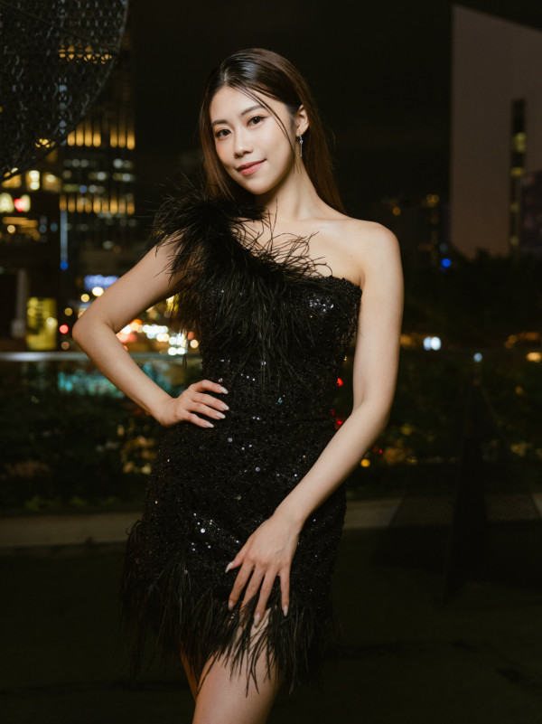 26歲TVB性感小花突晒婚紗照疑曝喜訊！露5吋事業線網民激動狂賀：咁突然