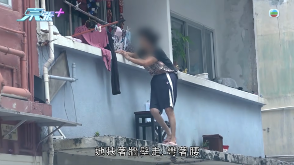 上環奇人「騎樓姐」人肉CCTV監視全街！直擊危坐簷篷驚險一幕 被爆惡霸行為街坊驚驚