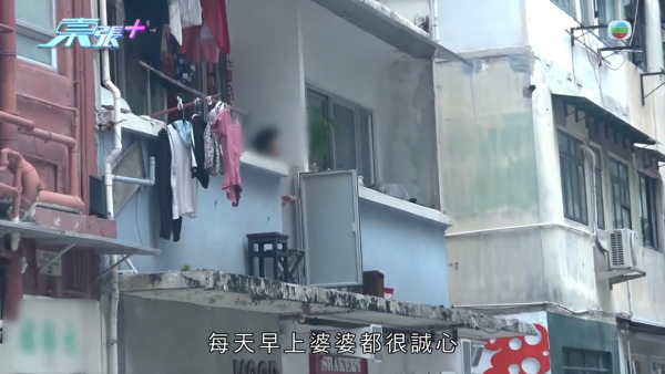 上環奇人「騎樓姐」人肉CCTV監視全街！直擊危坐簷篷驚險一幕 被爆惡霸行為街坊驚驚