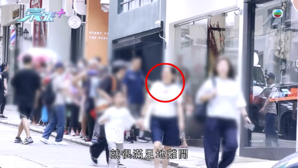 上環奇人「騎樓姐」人肉CCTV監視全街！直擊危坐簷篷驚險一幕 被爆惡霸行為街坊驚驚
